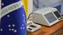 Uma democracia apequenada