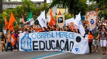 Governo muda avaliação de agrotóxicos, normas de segurança do trabalho e corta mais verbas da educação
